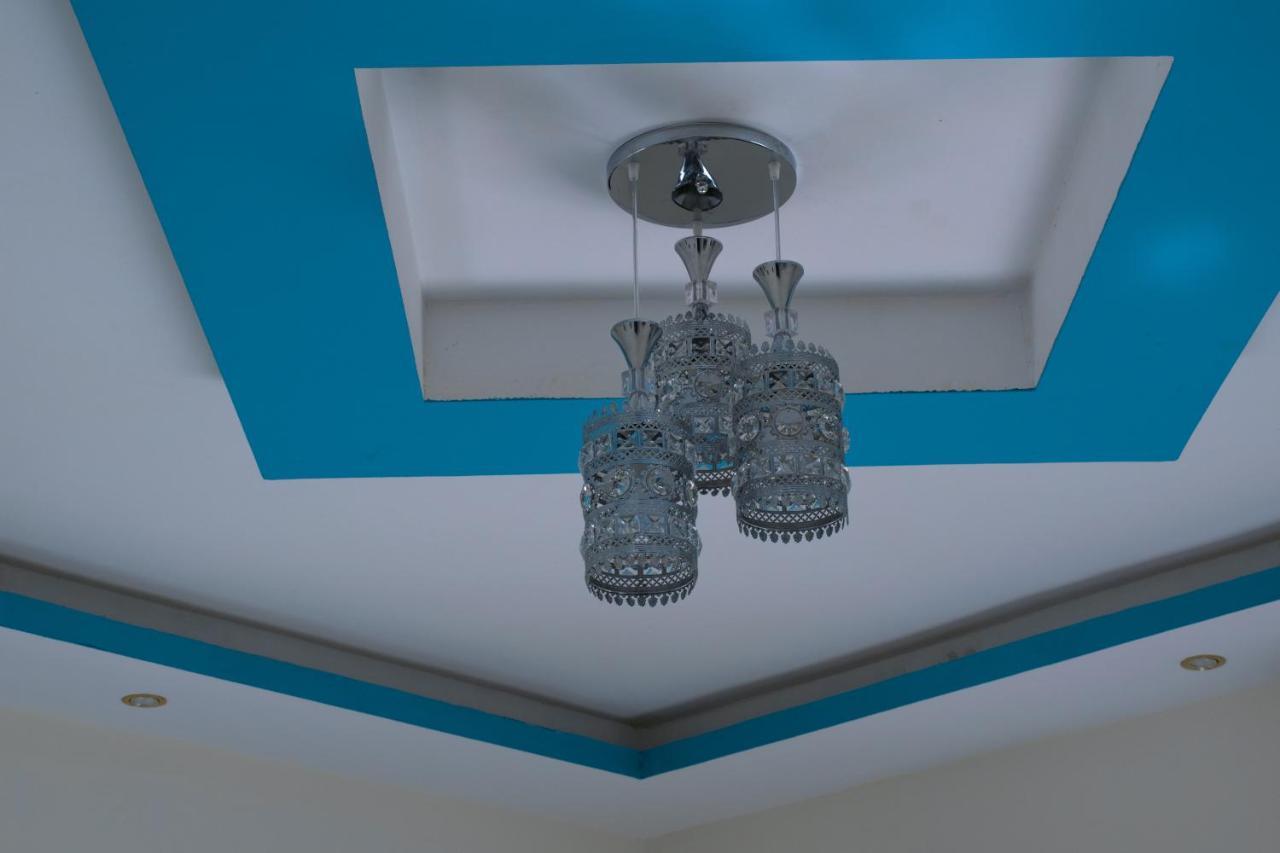 Отель Crown